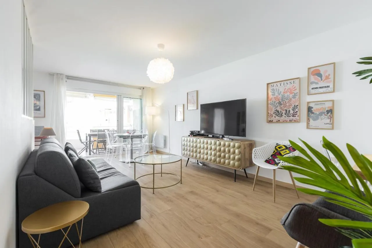 Apartment Large 2 Bdr At Nice Port