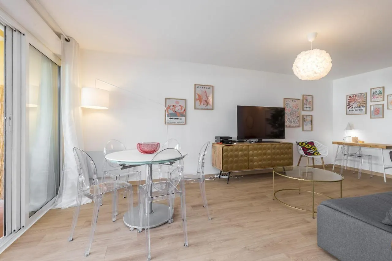 Large 2 Bdr At Nice Port Appartamento
