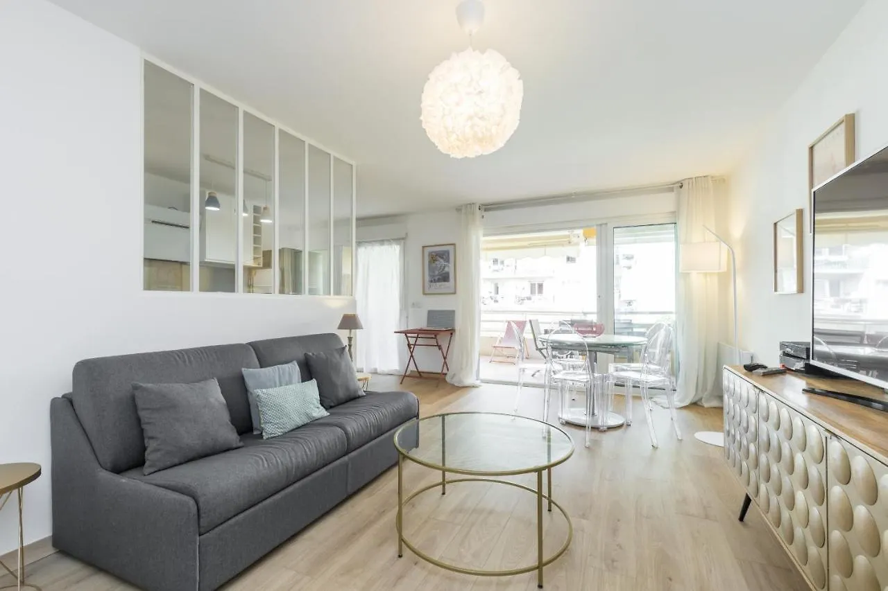 Large 2 Bdr At Nice Port France