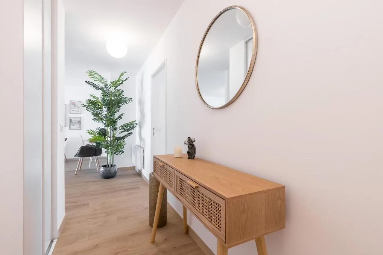 Apartment Large 2 Bdr At Nice Port France