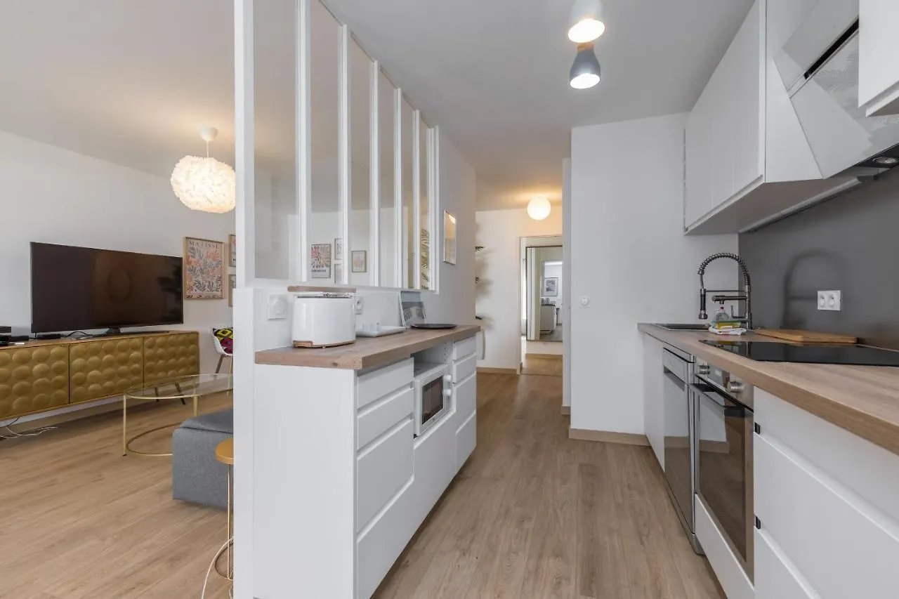 Large 2 Bdr At Nice Port Apartment